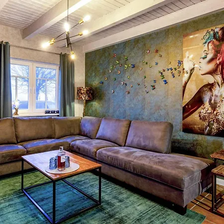 Kuestenvilla Holiday home Warwerort