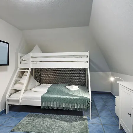 Holiday home Kuestenvilla Warwerort